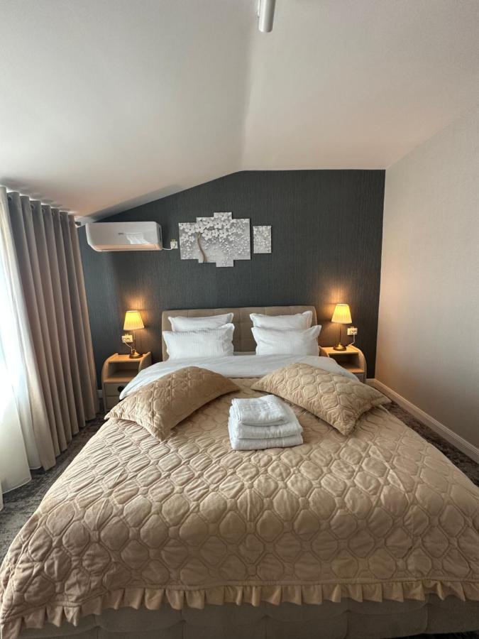 Complex Rediu 54 Luxury Apartaments ヤシ エクステリア 写真