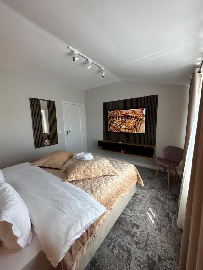 Complex Rediu 54 Luxury Apartaments ヤシ エクステリア 写真