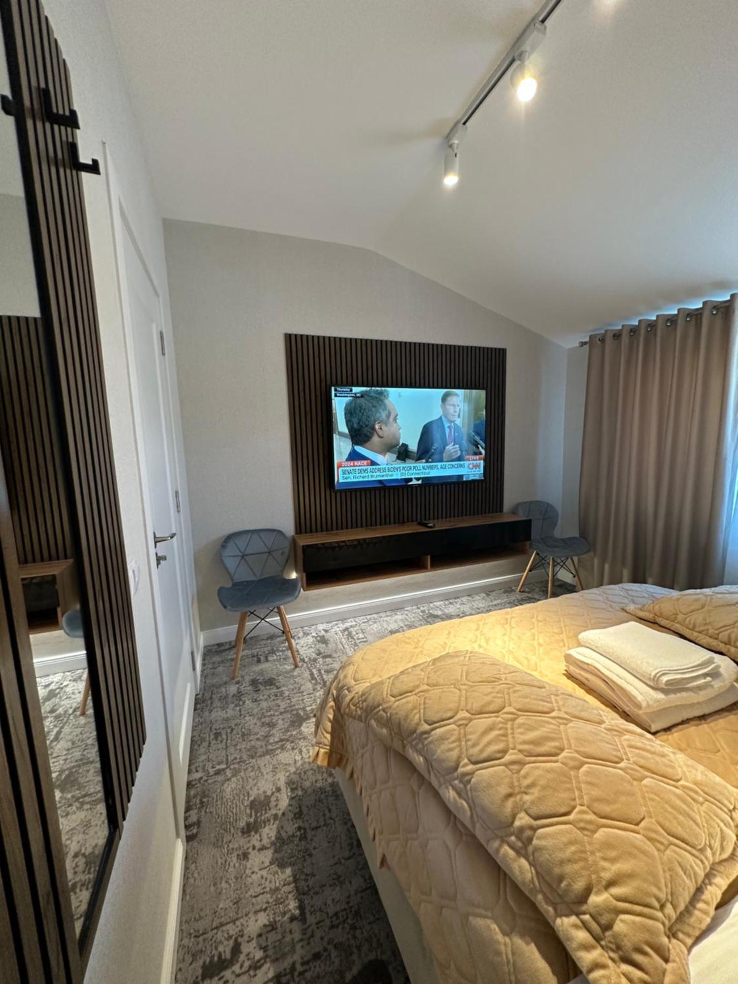 Complex Rediu 54 Luxury Apartaments ヤシ エクステリア 写真