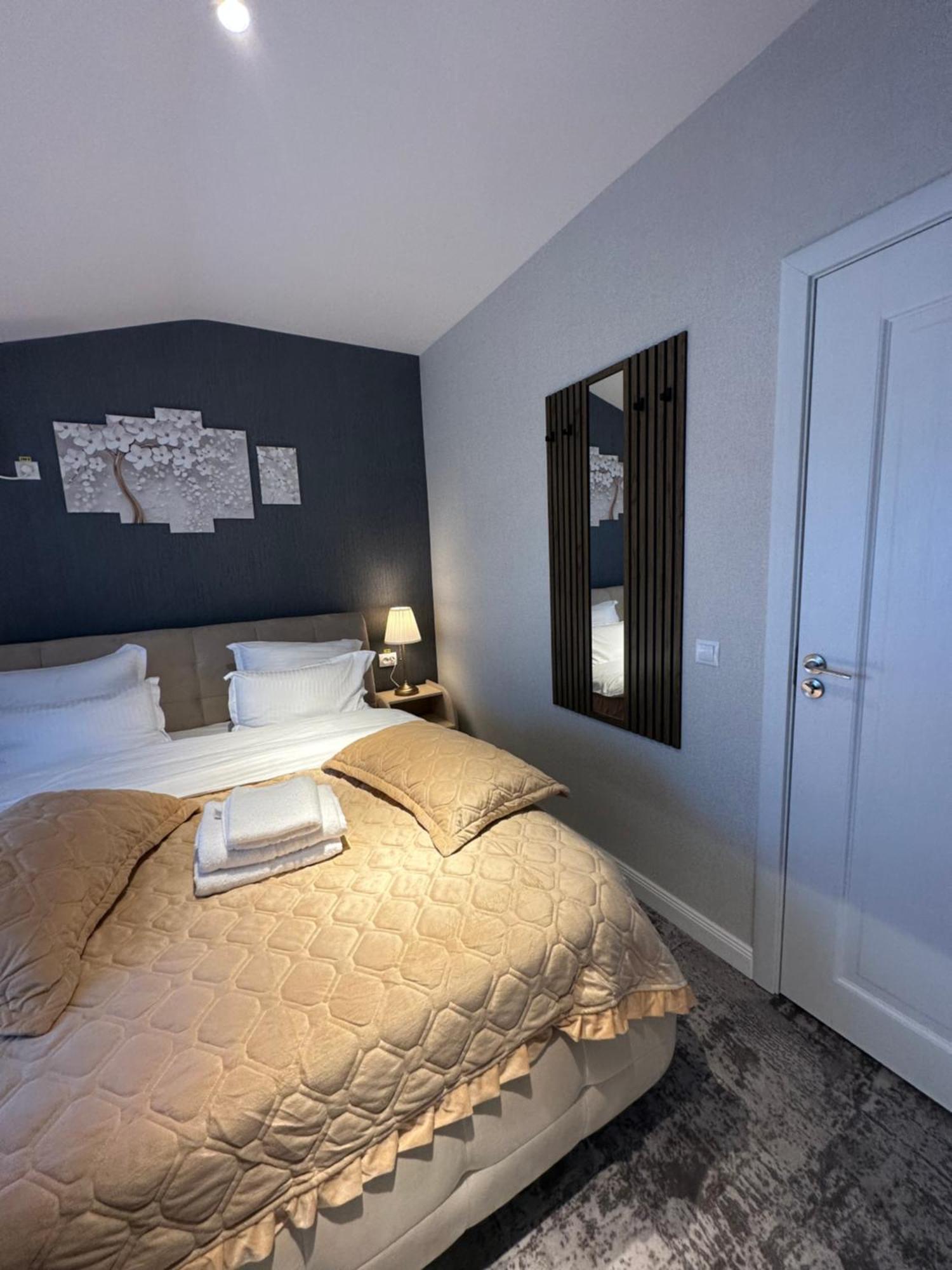 Complex Rediu 54 Luxury Apartaments ヤシ エクステリア 写真