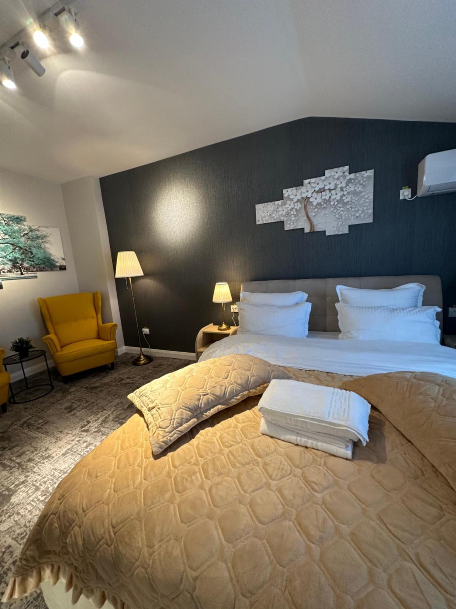 Complex Rediu 54 Luxury Apartaments ヤシ エクステリア 写真