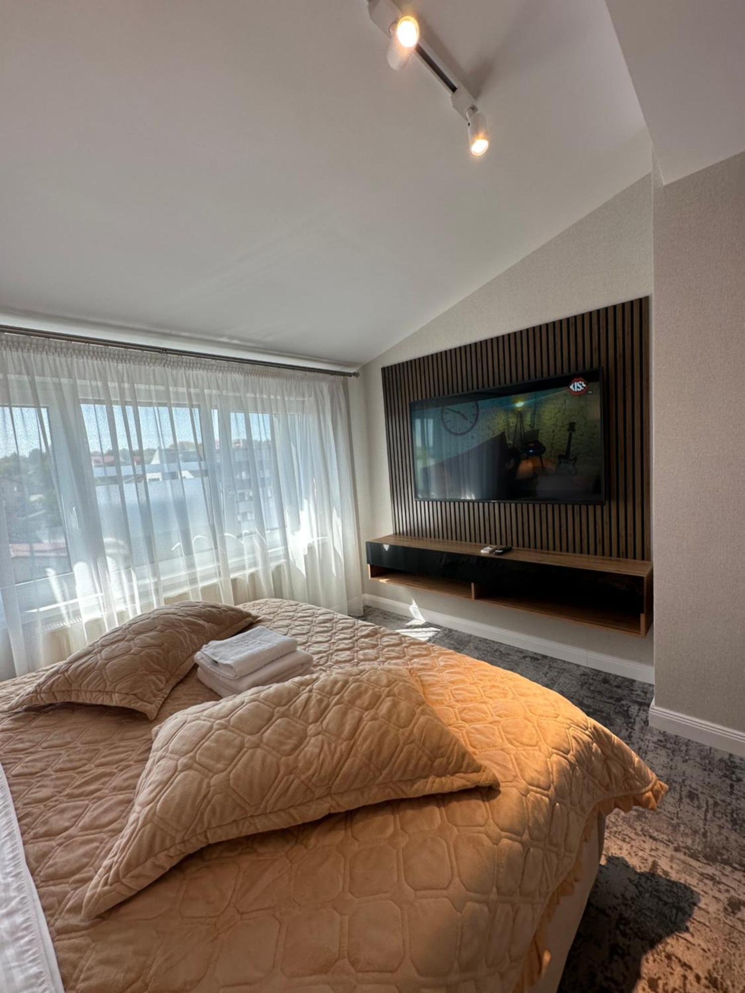 Complex Rediu 54 Luxury Apartaments ヤシ エクステリア 写真