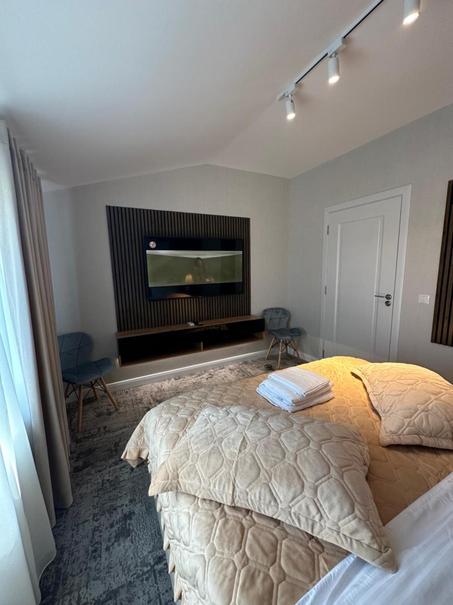Complex Rediu 54 Luxury Apartaments ヤシ エクステリア 写真