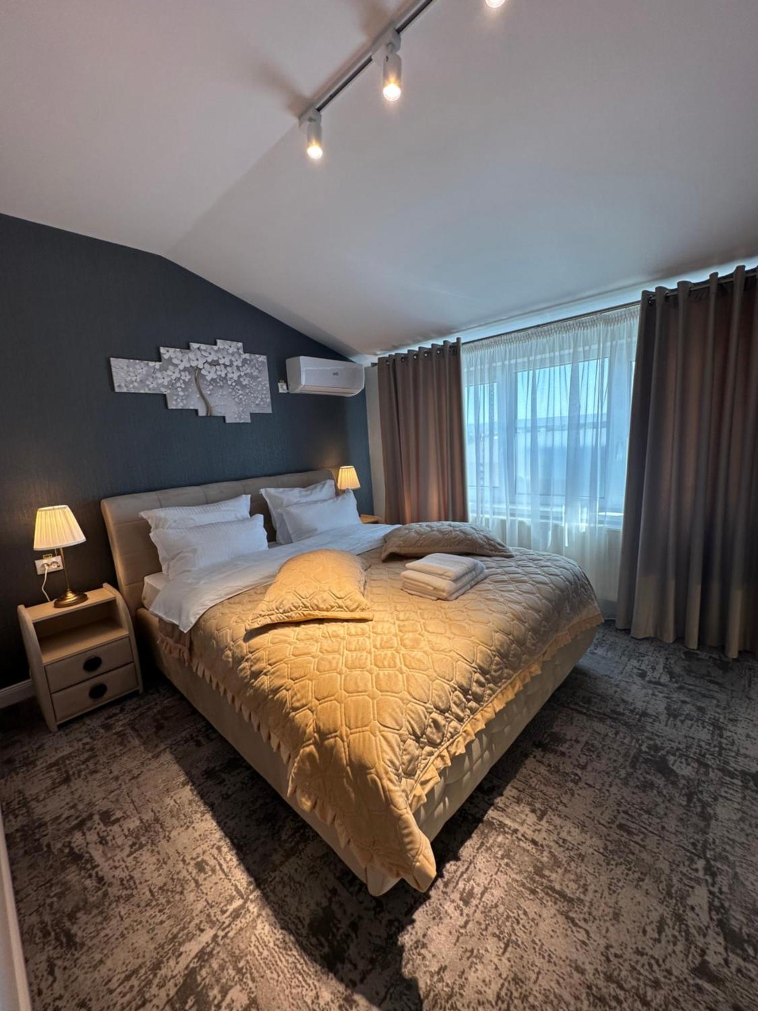 Complex Rediu 54 Luxury Apartaments ヤシ エクステリア 写真