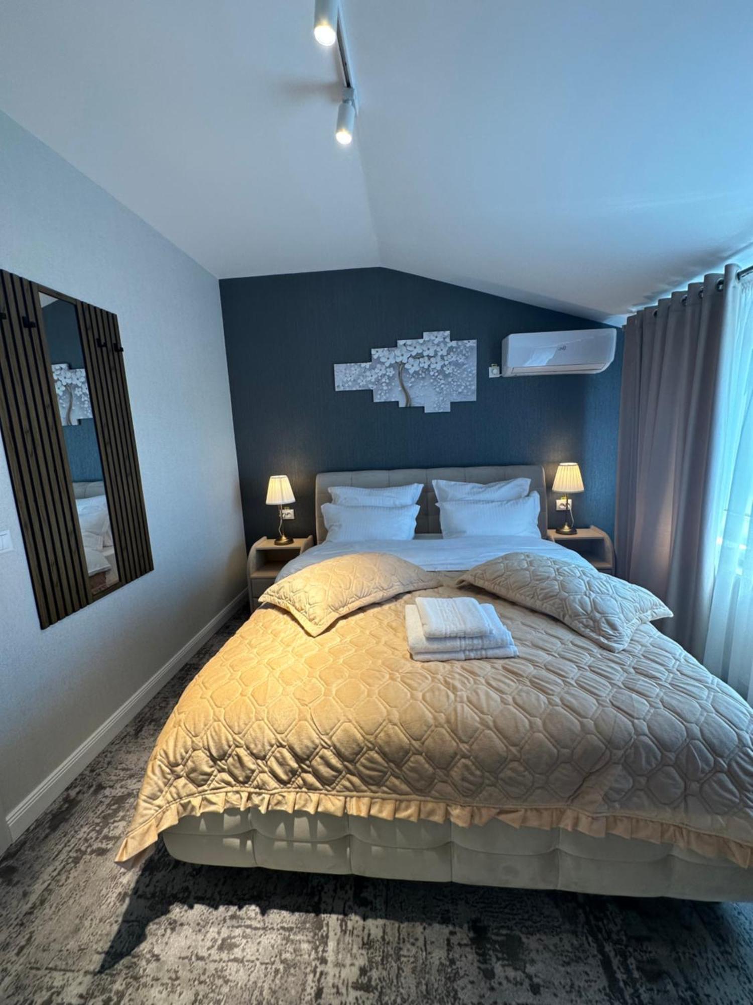 Complex Rediu 54 Luxury Apartaments ヤシ エクステリア 写真